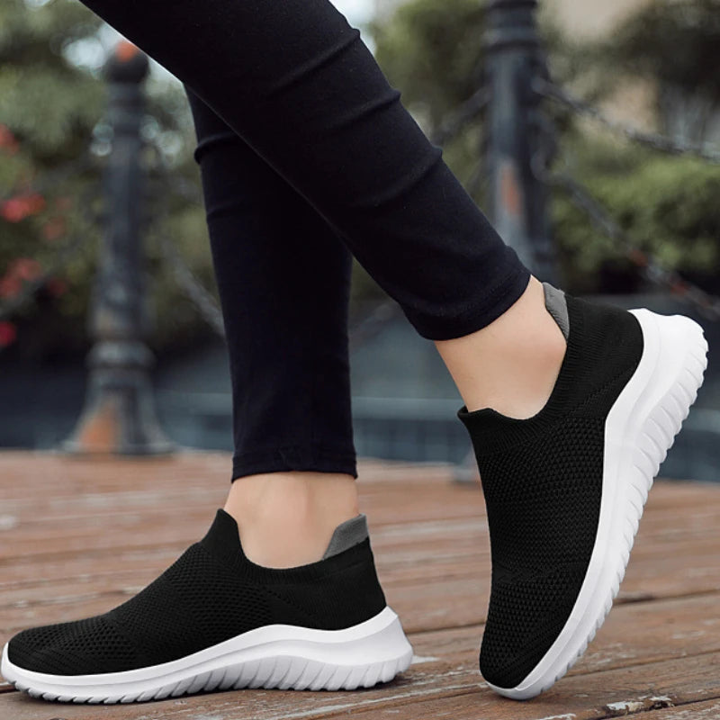 Men Sneakers Unisex Casual Shoes Soft Sole Slip-On Vulcanized Shoe Lightweight Loafers Plus Size Walking Men Shoes Tenis Hombres