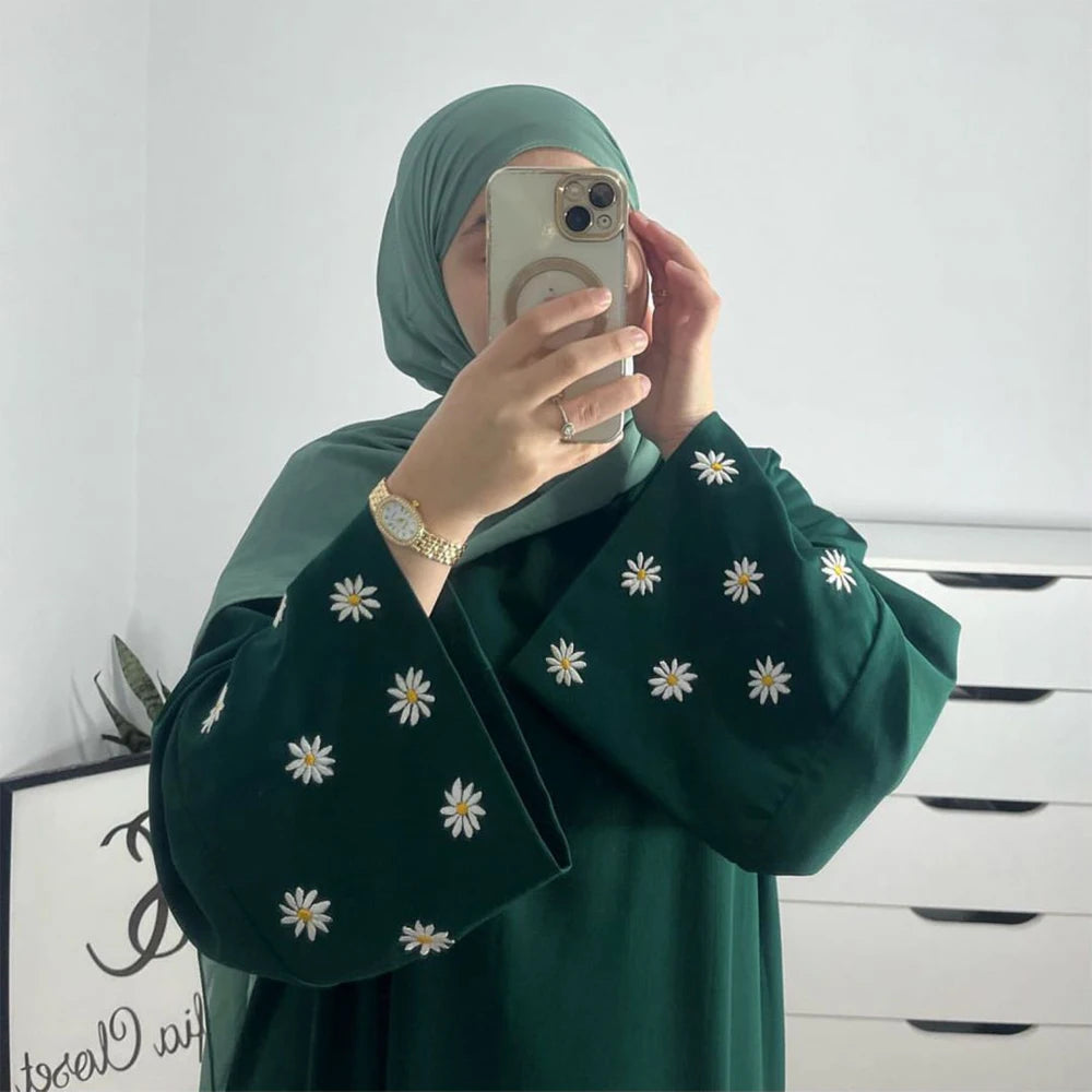2025 Daisy Embroidery Muslim Modest Dress for Women Eid Saudi Arabia Dubai Abaya Luxury Islam Turkey Holiday Party Jalabiya Robe