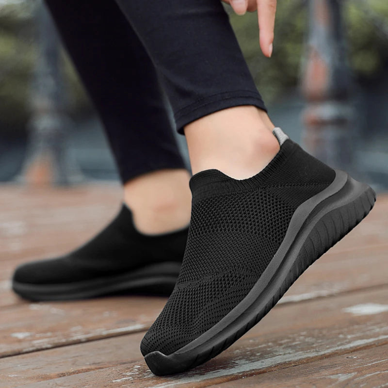 Men Sneakers Unisex Casual Shoes Soft Sole Slip-On Vulcanized Shoe Lightweight Loafers Plus Size Walking Men Shoes Tenis Hombres