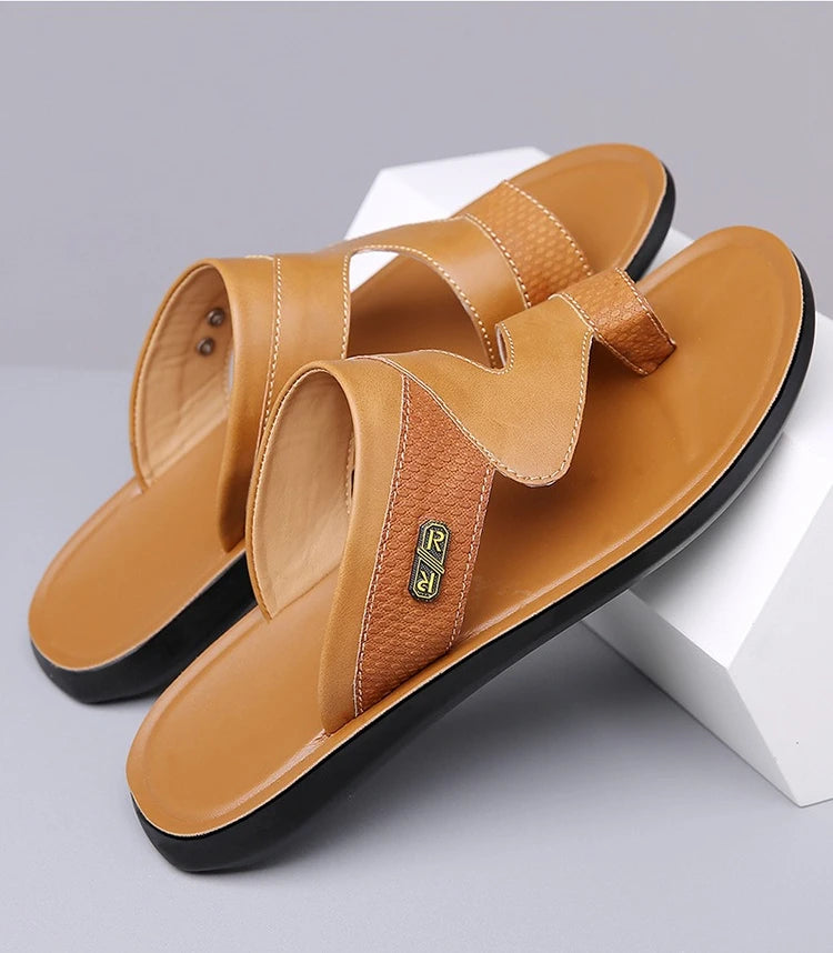 Men Sandals 2025 Summer New Non Slip Breathable Lightweight Soft Sole Beach Shoes Comfortable Fashion Clip Toe Slip on Slippers